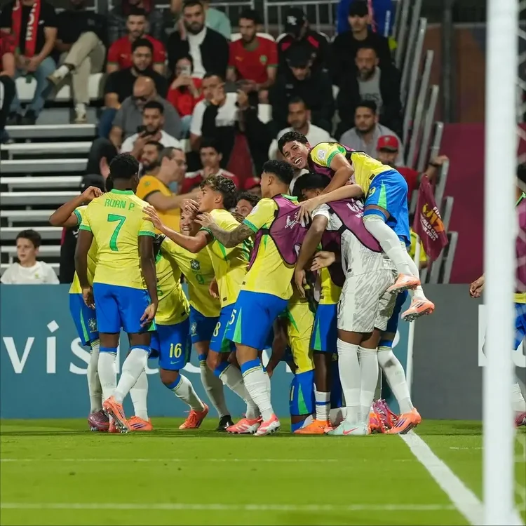 Foto Meninos do Bahia resolvem e Brasil está na semifinal do Mundial sub-17