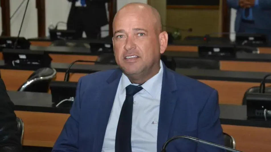 Binho Galinha na Alba