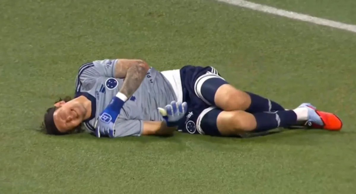 Foto Palmeiras identifica e denuncia torcedor que atirou garrafa contra Cássio