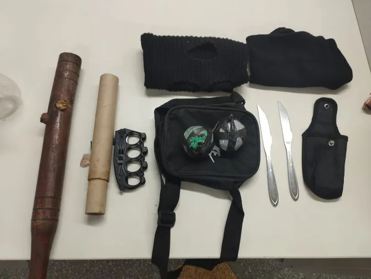 Foto  Brigas e confusão antecedem Ba-Vi em vários bairros de Salvador