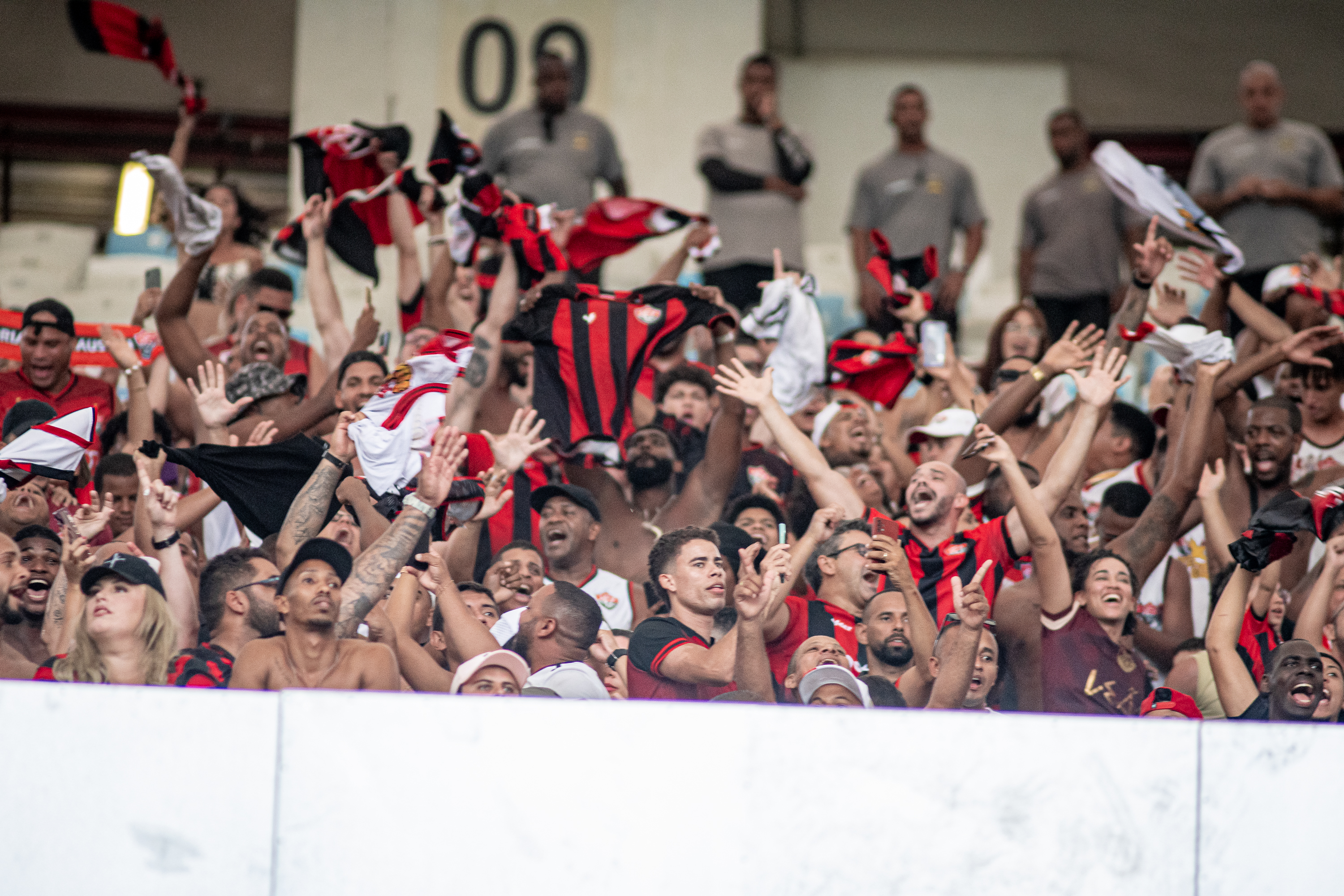 Foto Cinegrafista sofre corte na cabeça durante o Ba-Vi