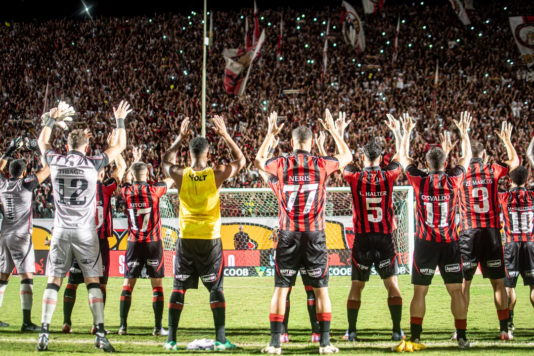 Foto Santos e Vitória se enfrentam em jogo decisivo contra o rebaixamento