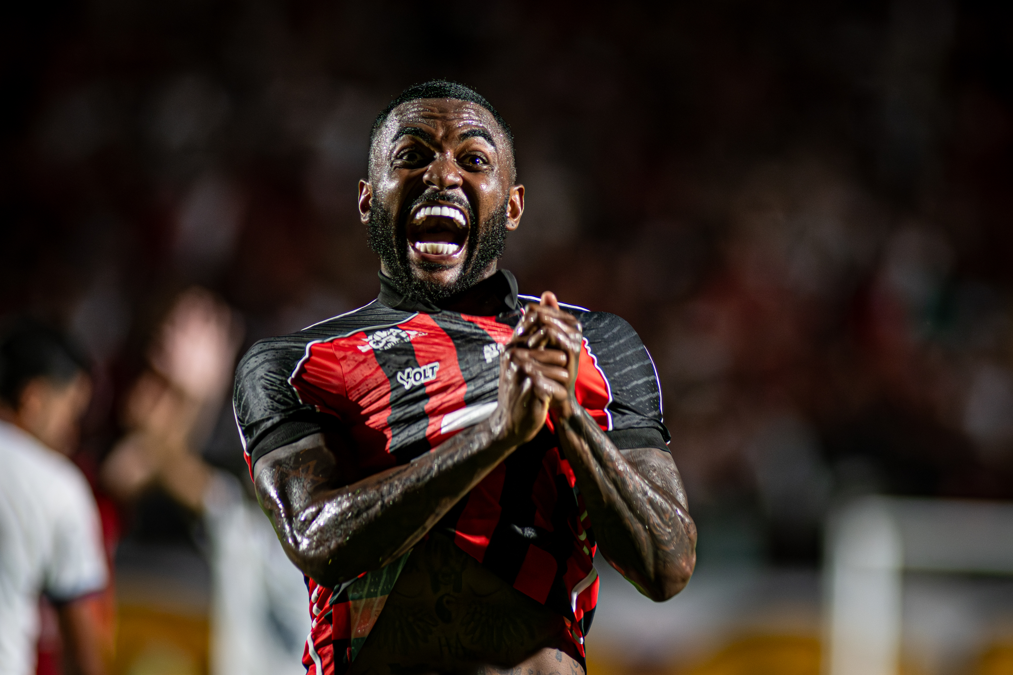 Foto Vitória vence Ba-Vi e mantém escrita no Barradão 