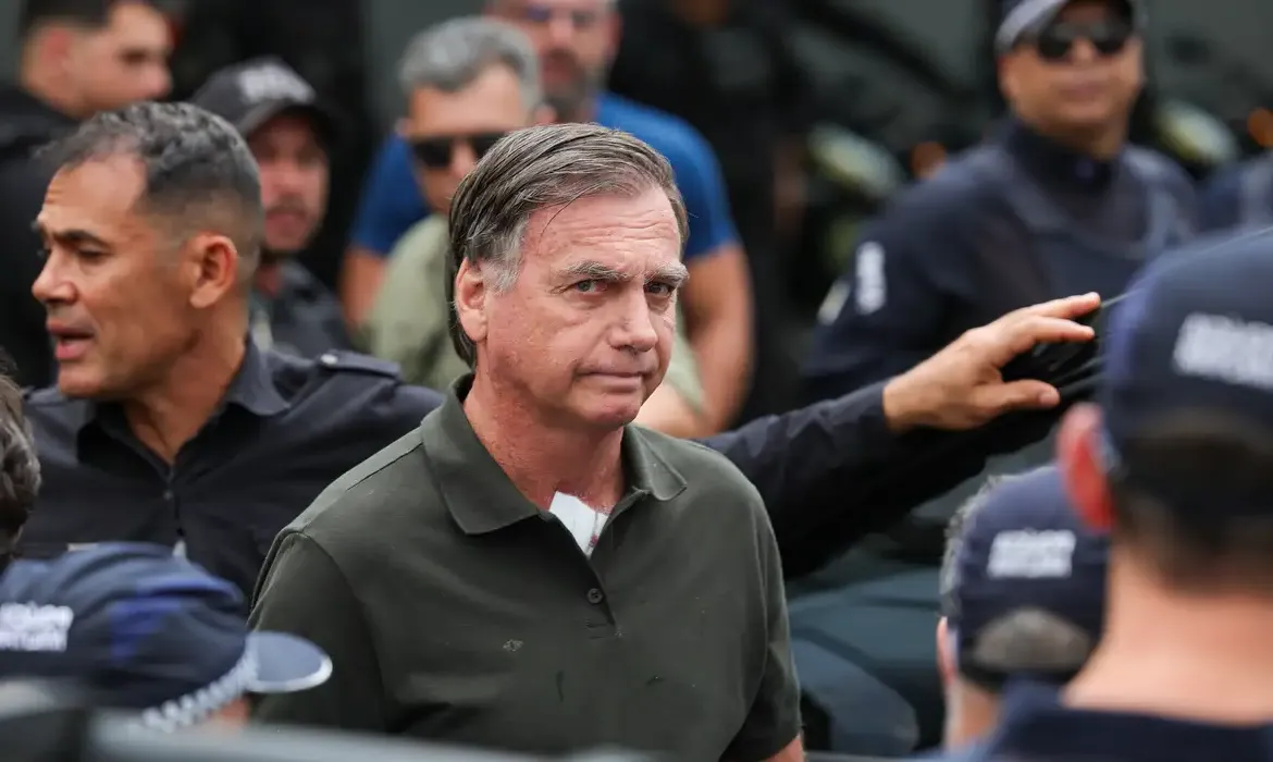 Foto Bolsonaro faz exames em Brasília e defesa insiste em prisão domiciliar