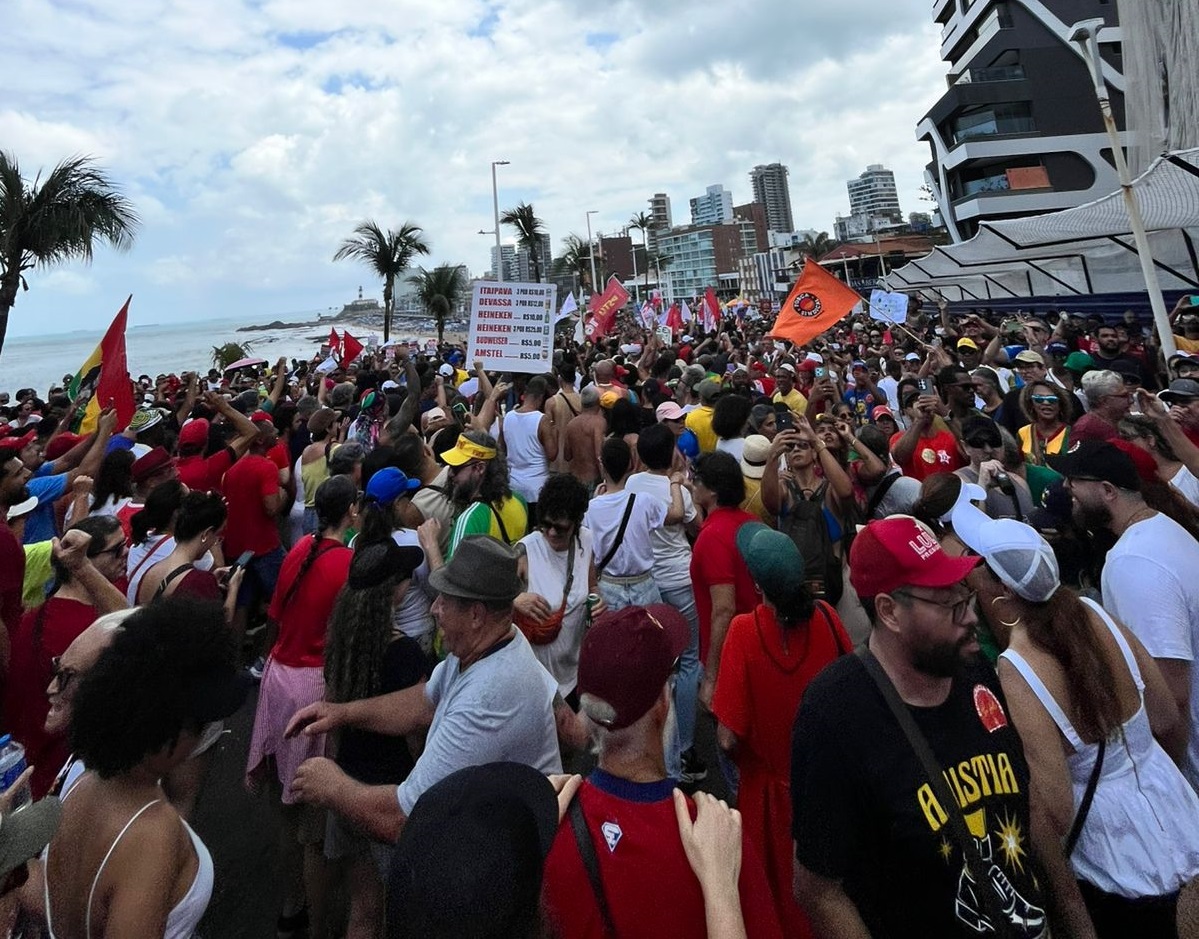 Foto Manifestantes lotam Cristo da Barra contra PEC da Blindagem neste domingo
