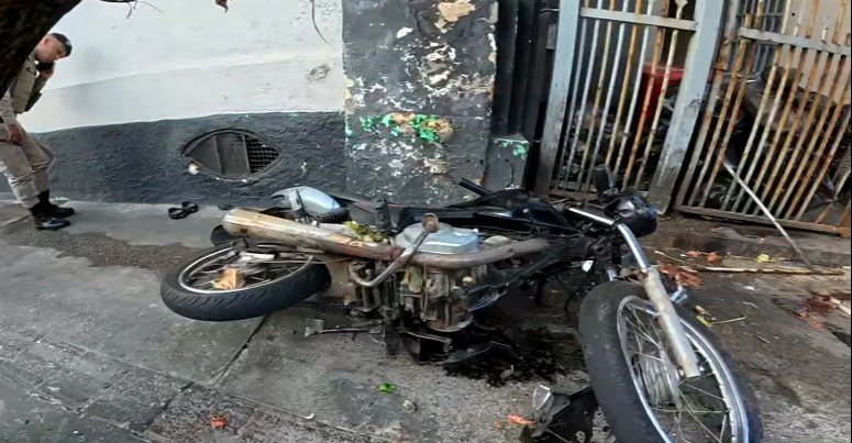Foto Motociclista morre em colisão no Rio Vermelho; passageiro fica ferido