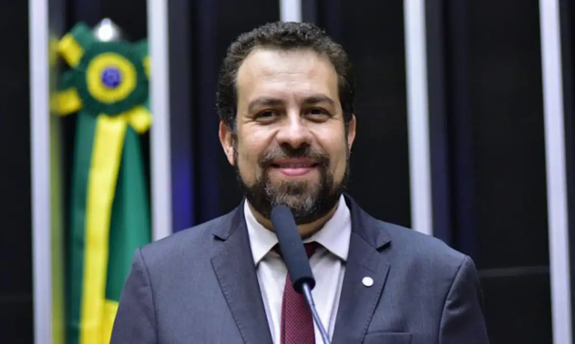 Foto Boulos assume ministério e diz que colocará governo na rua