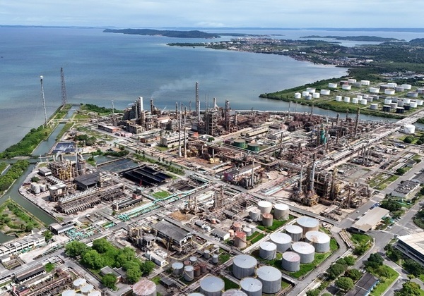 Trabalhadores ficam feridos em acidente na Refinaria de Mataripe