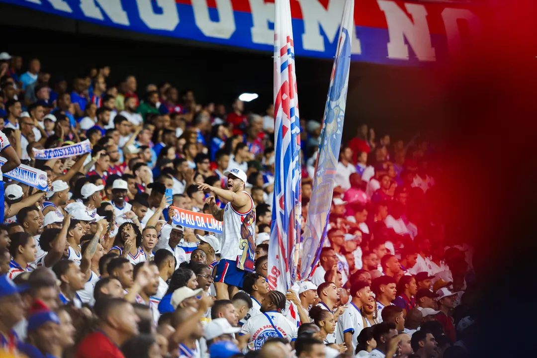 Foto Mesmo sob chuva, mais de 28 mil torcedores confirmam presença em Bahia x Inter