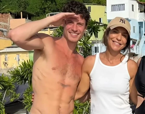 Foto Shawn Mendes curte Salvador com mergulho no Porto da Barra e almoço com Ivete 