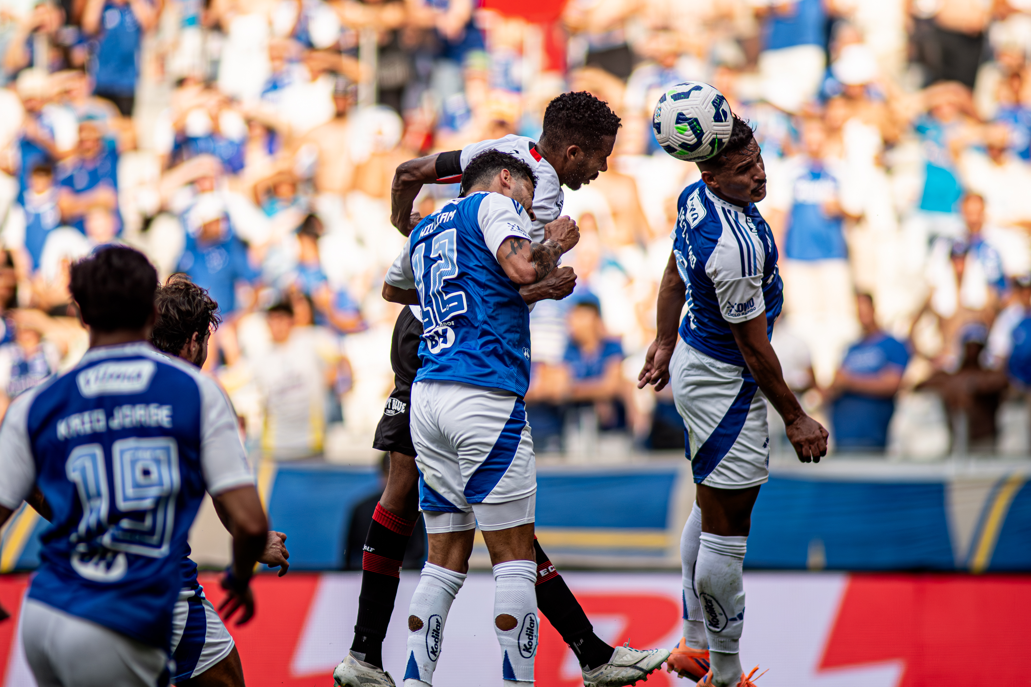 Foto Vitória perde para o Cruzeiro e permanece no Z-4 do Brasileirão