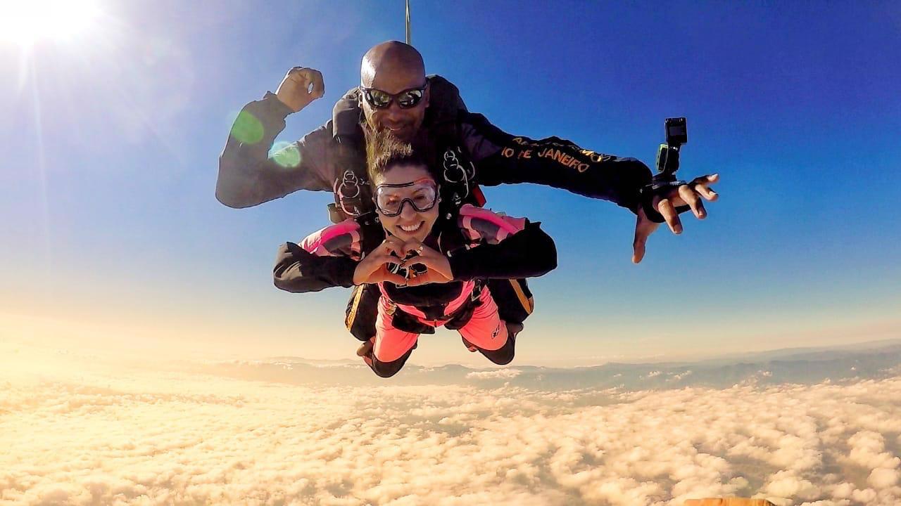 Foto Salvador inicia temporada de saltos de paraquedas com vista para o mar