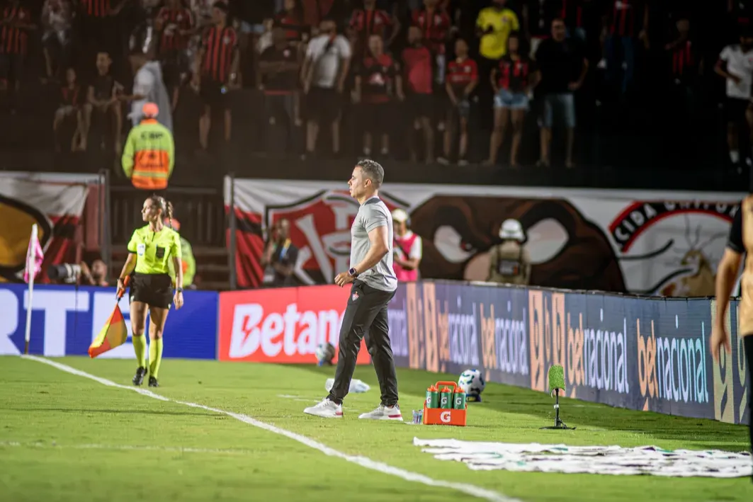 Foto Jair Ventura aproveita pausa da Data Fifa para ajustar o Vitória