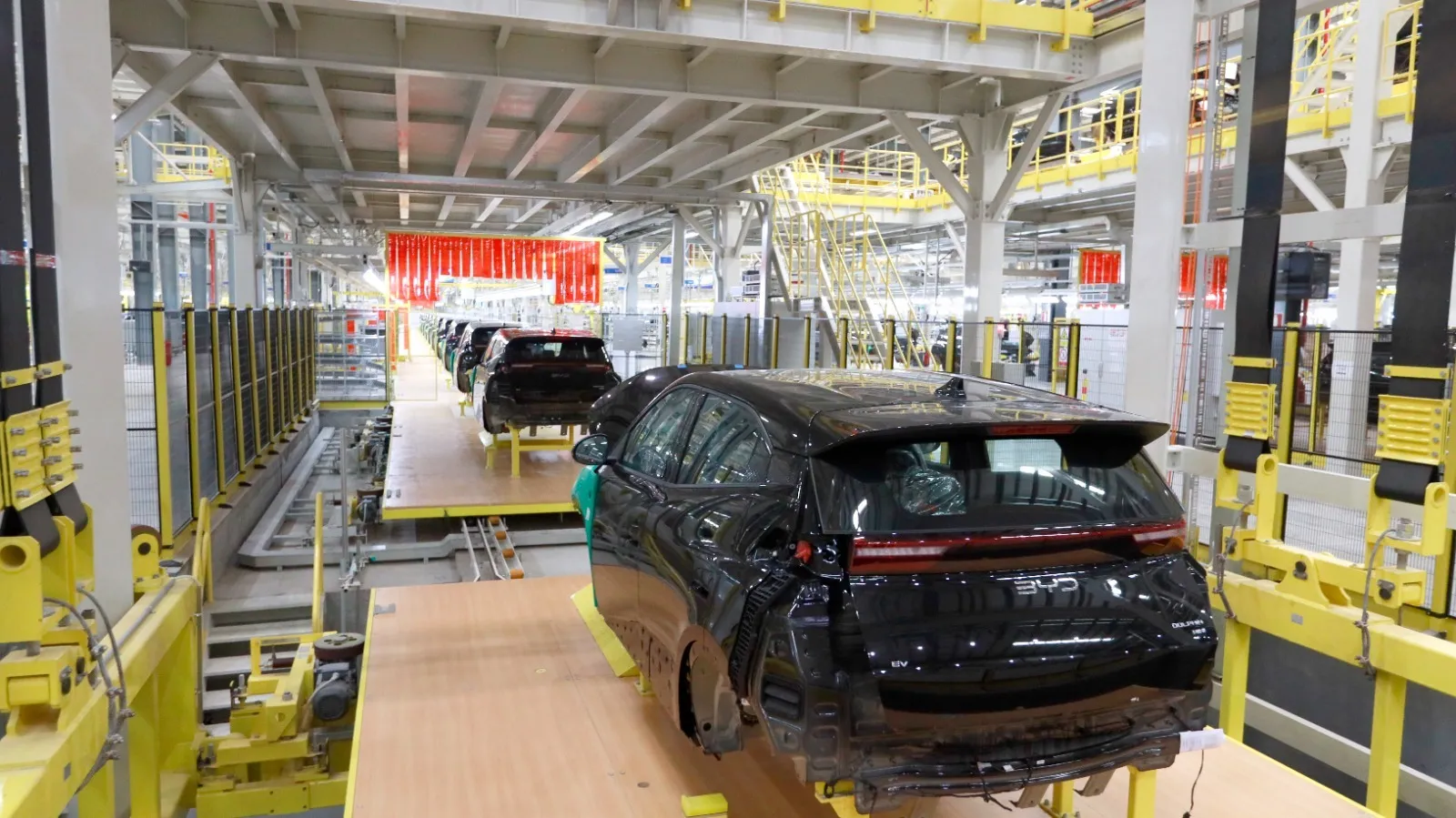 Fábrica da BYD em funcionamento