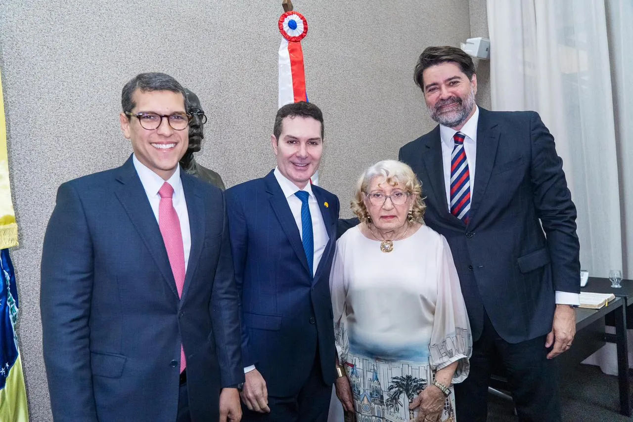 Jayme Vieira Lima, presidente estadual do MDB, Jader Filho e os deputados Maria Del Carmen e Rogério Andrade