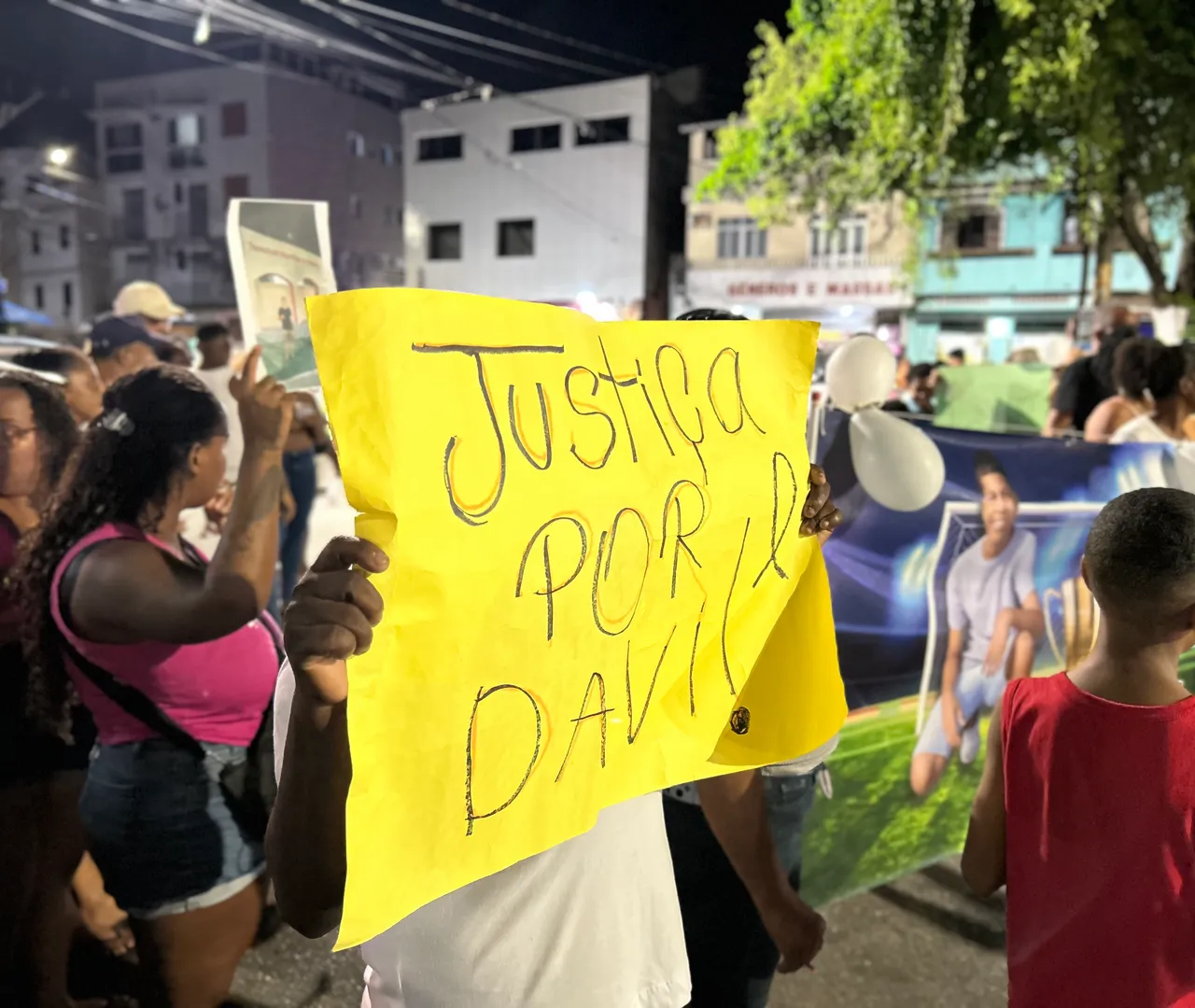 Comunidade cobra por justi&ccedil;a. Foto: Marcos Fl&aacute;vio / Portal Esfera